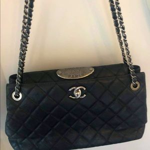 Gorgeous Chanel Shoulder bag